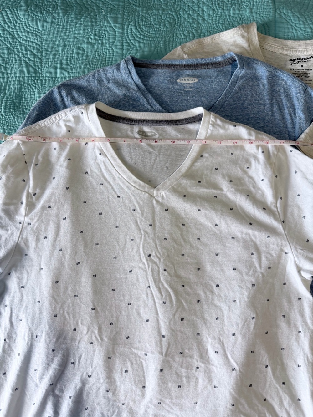 [Arizona & Old Navy] Men 3-Pack Short-Sleeve V-Neck T-Shirts -White, Blue, Cream - Picture 8 of 11